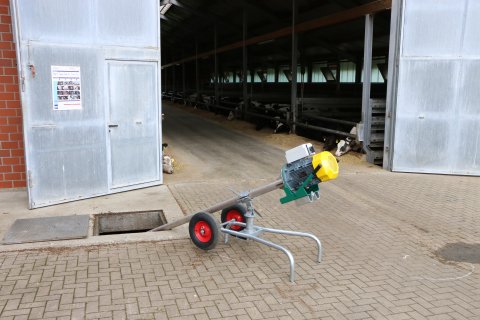 B08 DA Fahrgestell genau Elektro Güllemixer